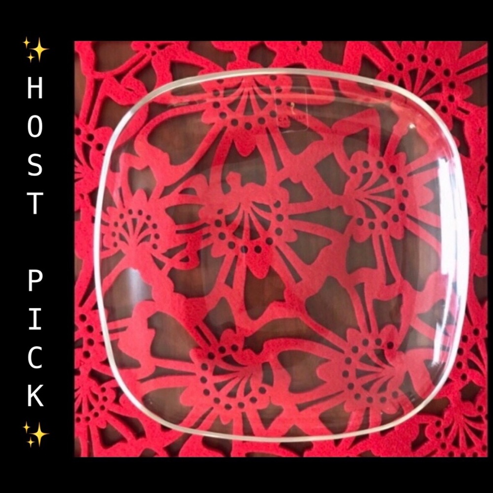 ✨SALE✨HP✨NEW 4 Italian Glass Appetizer Plates